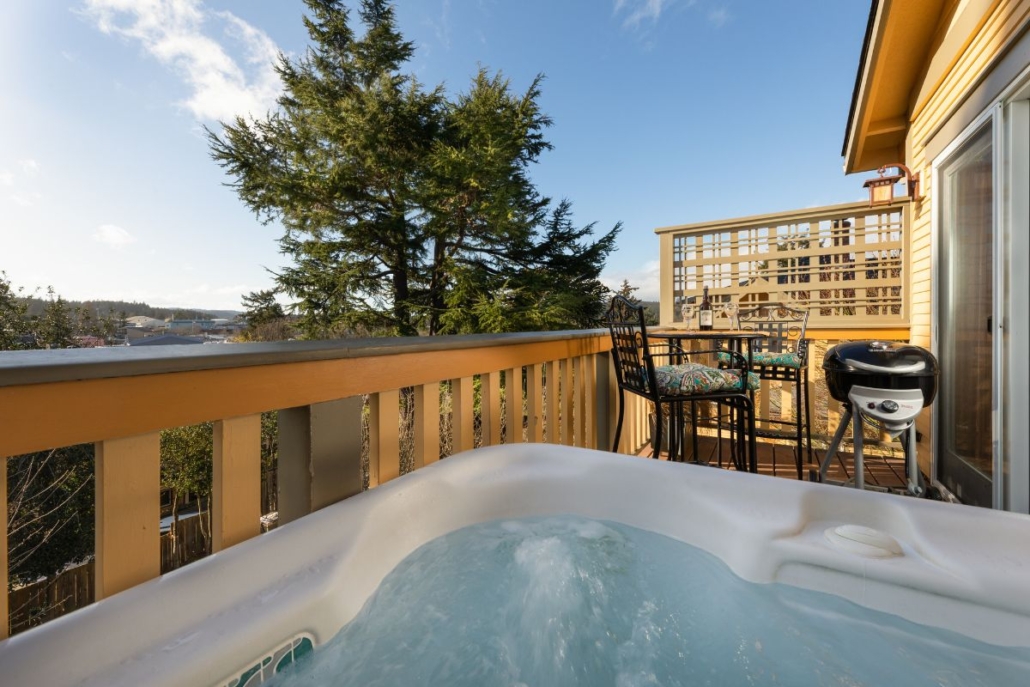 Friday Harbor Suite Hot Tub at Harrison House. Tom Krueger (1)