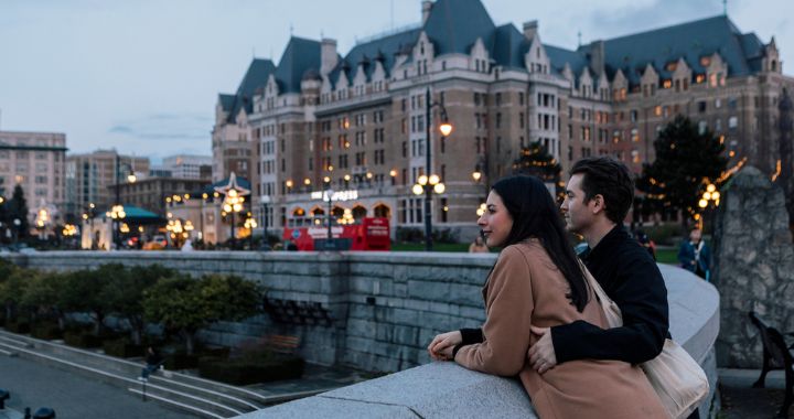 Couple outside the fairmont Empress. Photo by Destination BC and Jordan Dyck